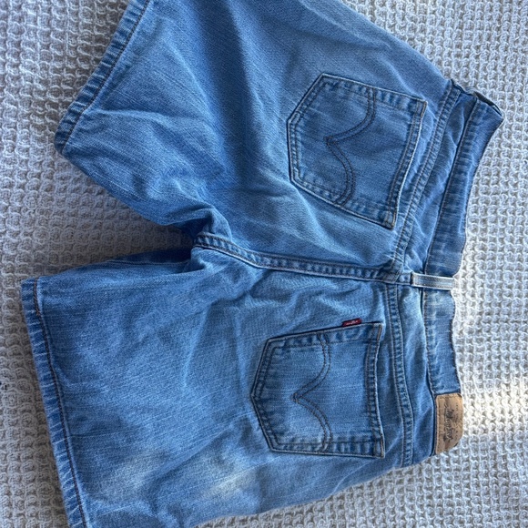 Levi’s shorts - Picture 2 of 2